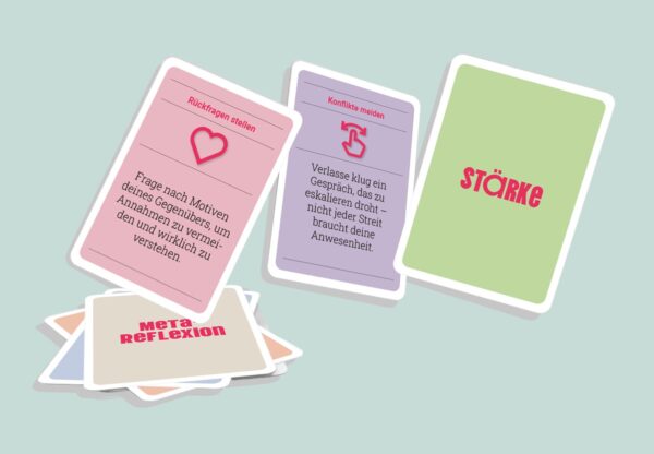 Kartenset MIMI #1 «Konflikte im Team» mit Karten zu Rückfragen, Konflikten und Meta-Reflexion auf grünem Hintergrund