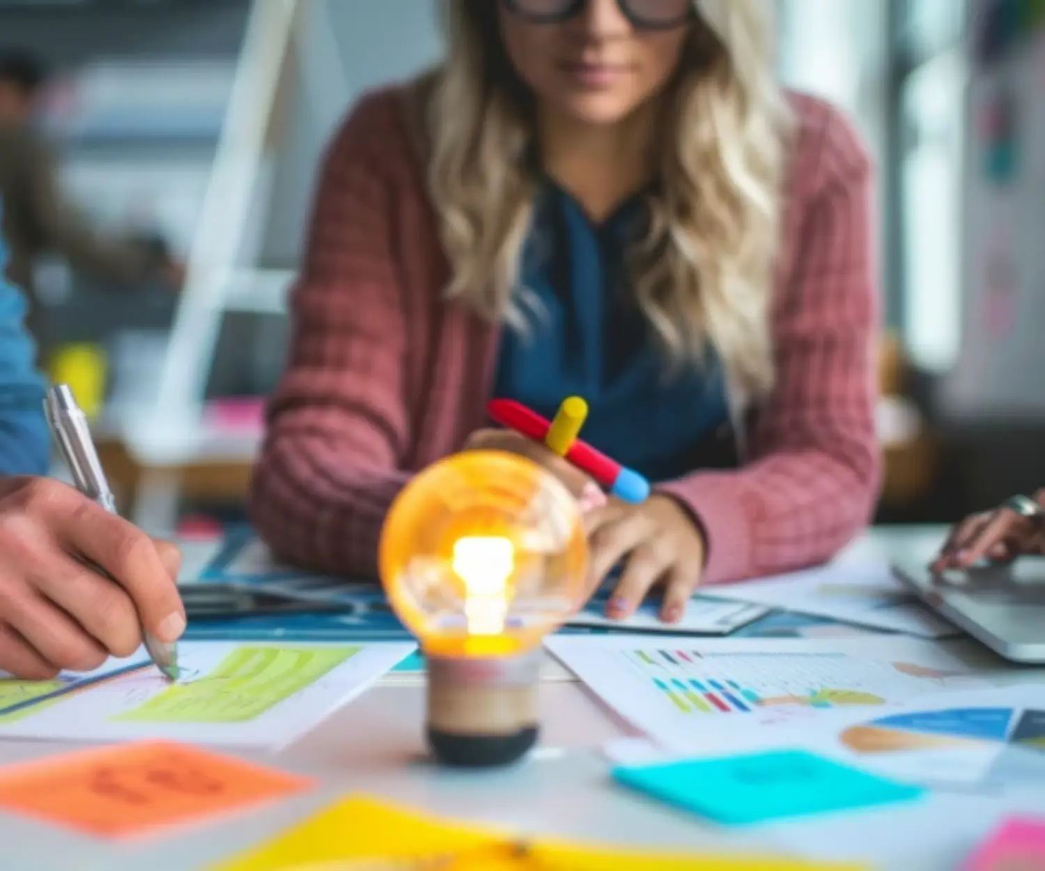 Kreatives Arbeiten mit Farben und Ideen