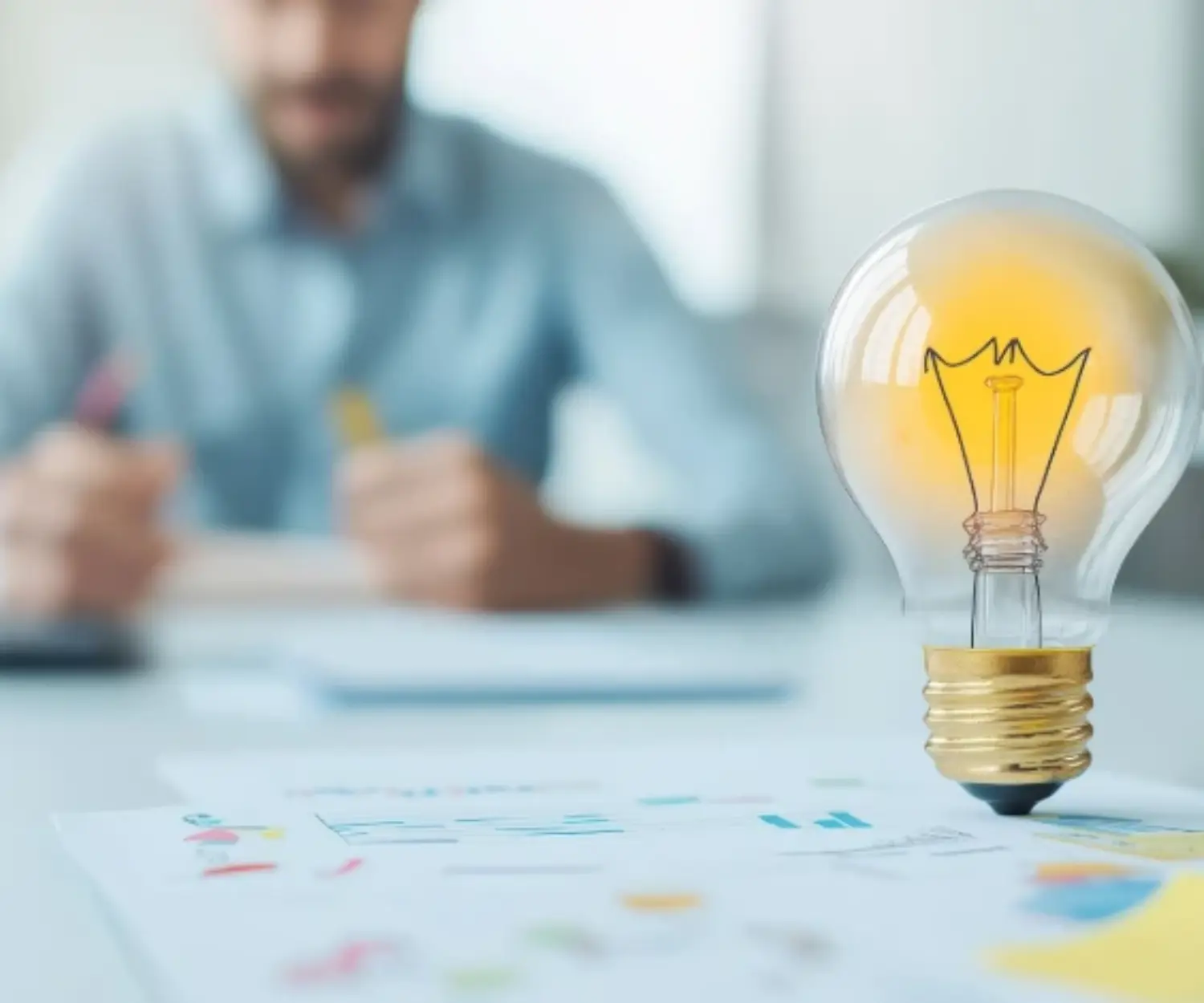 Business-Meeting mit Fokus auf Ideenentwicklung