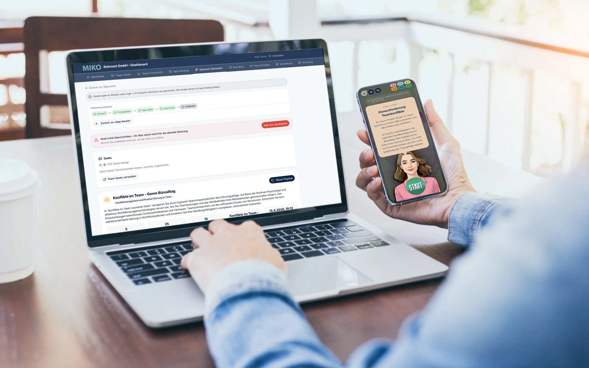 Laptop und Smartphone mit Website